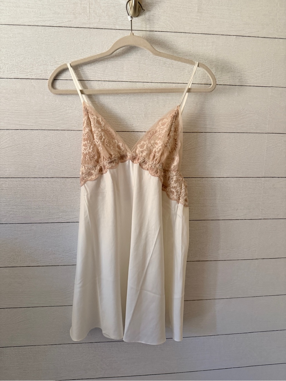 Flora Nikrooz Rosa Lace-Trimmed V-Neck Chemise Medium - Picture 3 of 10